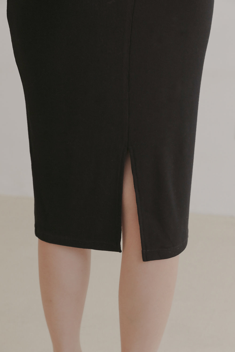 Elegant Rib Knit Long Sleeve Square Neck Calf-Length Bra Dress (一見鍾情羅紋長袖方領襯墊中長版洋裝) By mumm - Milu