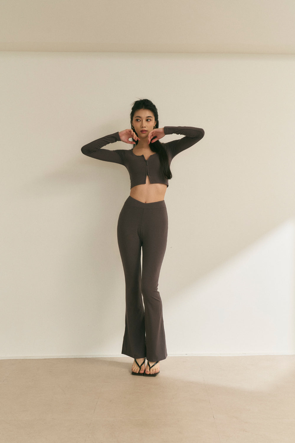 Front Zip Long Sleeve Bra Top (寬領美胸拉鍊長袖) By Beigy - Milu