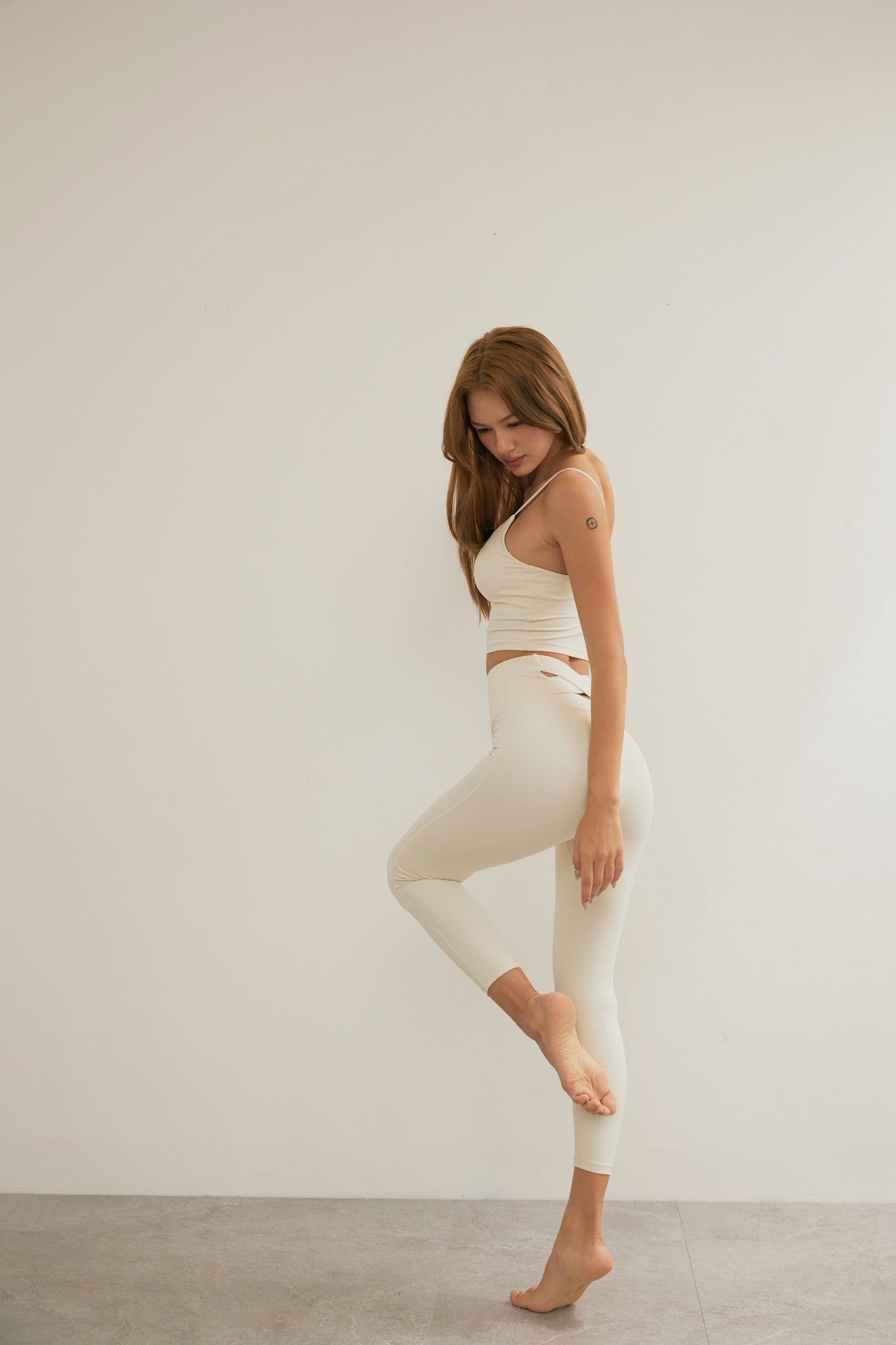 Back Cross Legging 2.0 (高腰後交叉) By Beigy - Milu