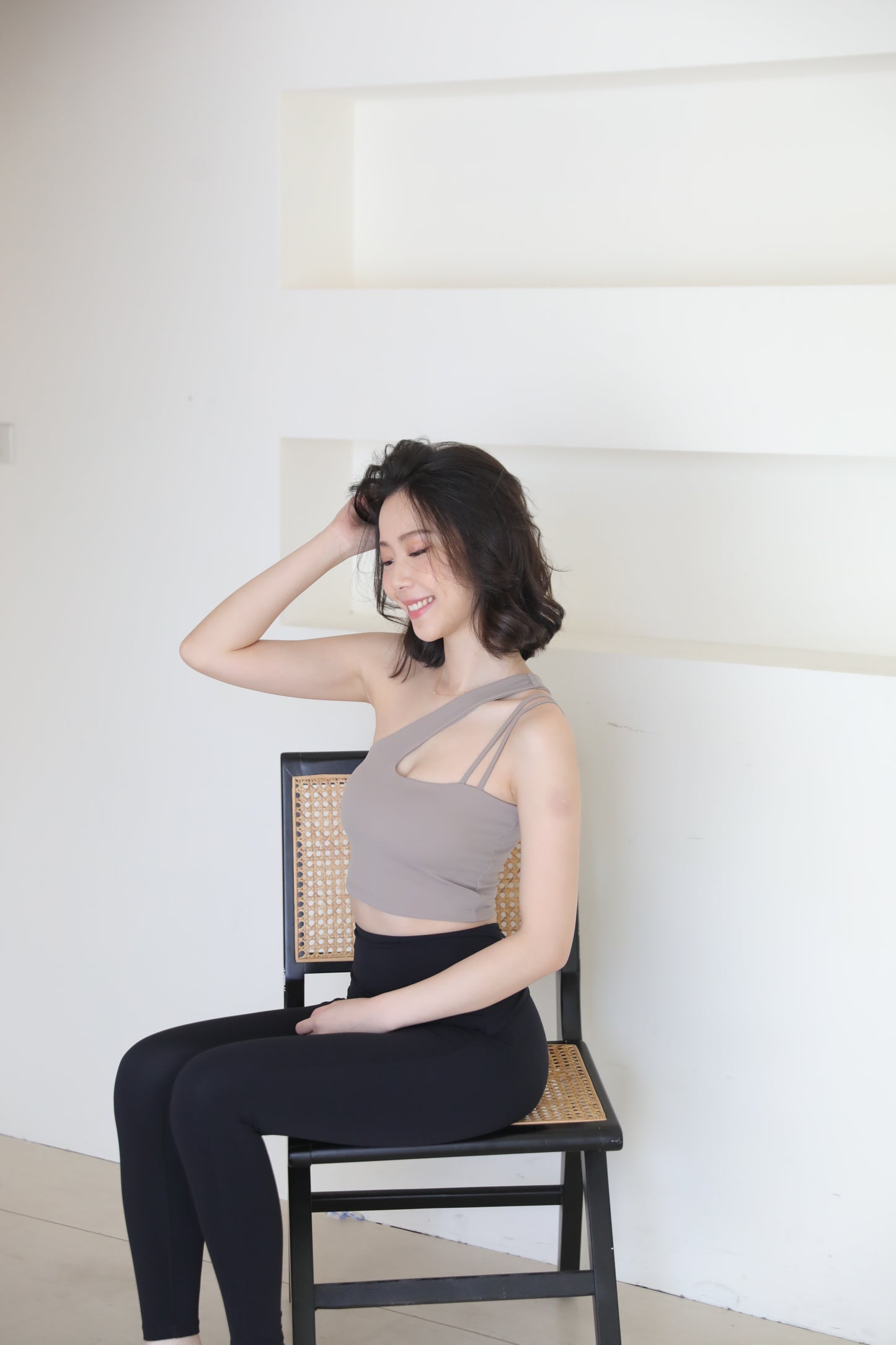 Back Cross Legging 2.0 (高腰後交叉) By Beigy - Milu
