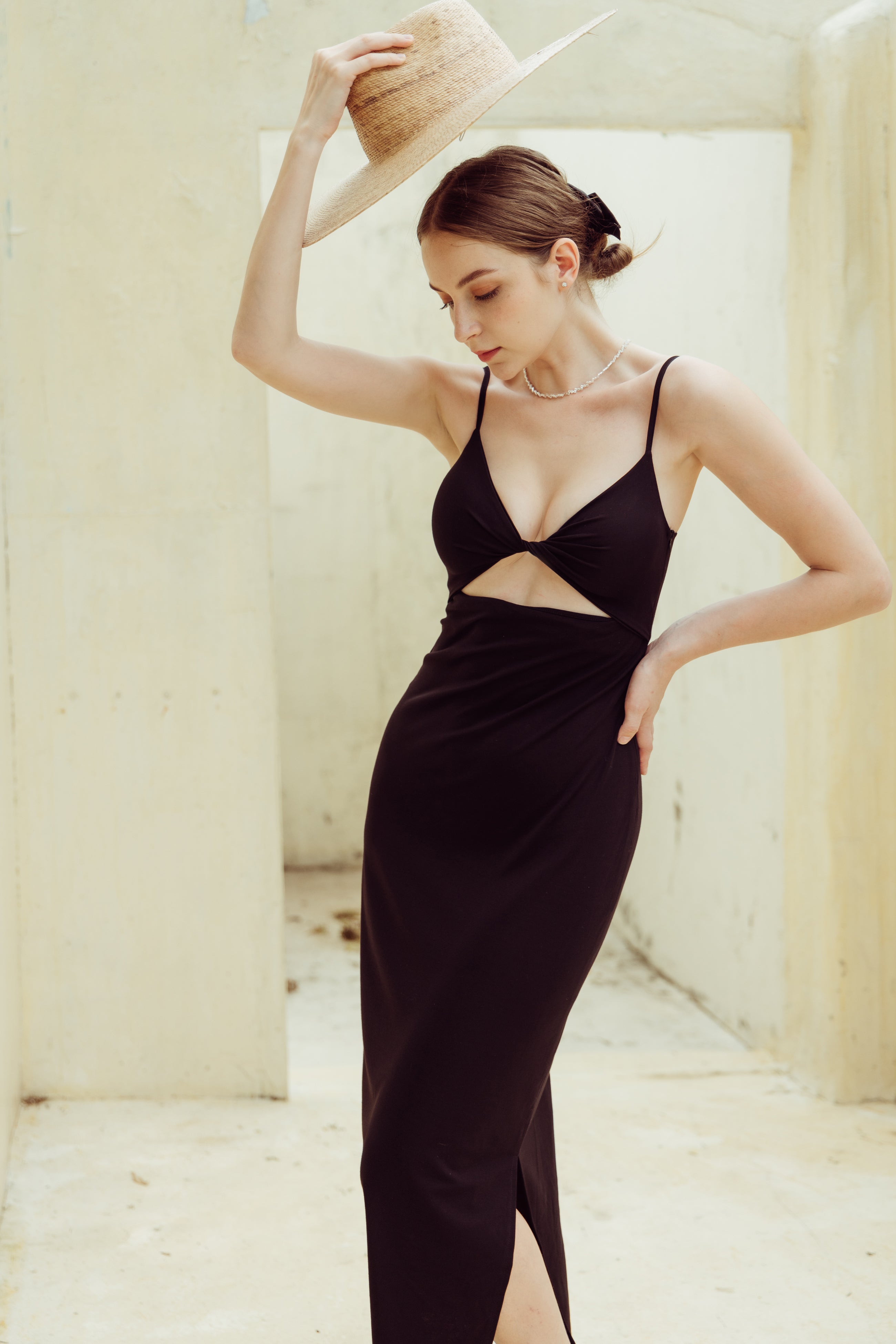 Deep V Front Knot Bra Dress 低胸扭結Push Up Bra Dress – Milu