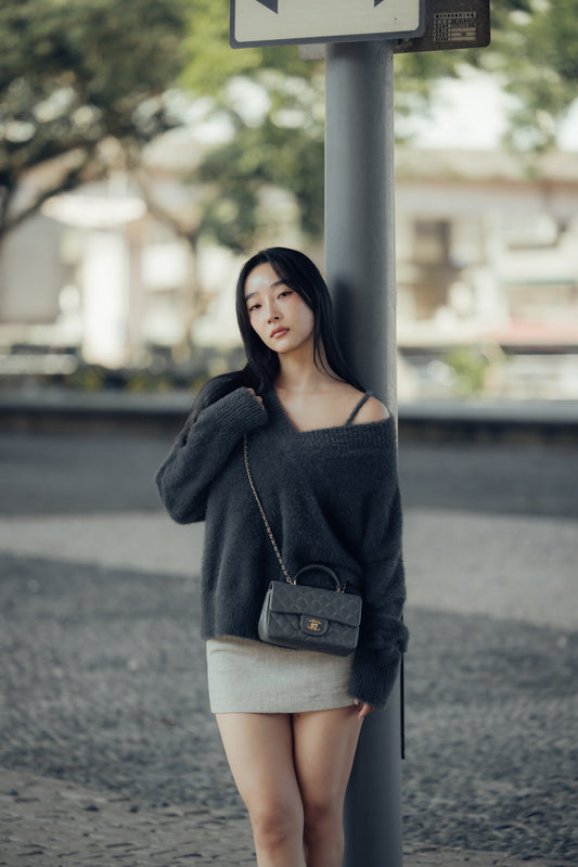 Faux Fur V-Neck Sweater<br/>水貂毛感V領毛衣 By Beigy - Milu