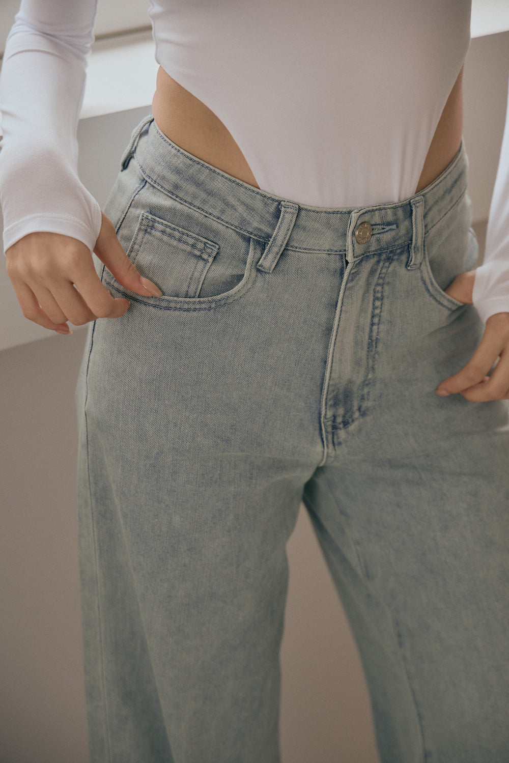 Wide Leg Straight Jeans (直筒牛仔寬褲) By Beigy - Milu