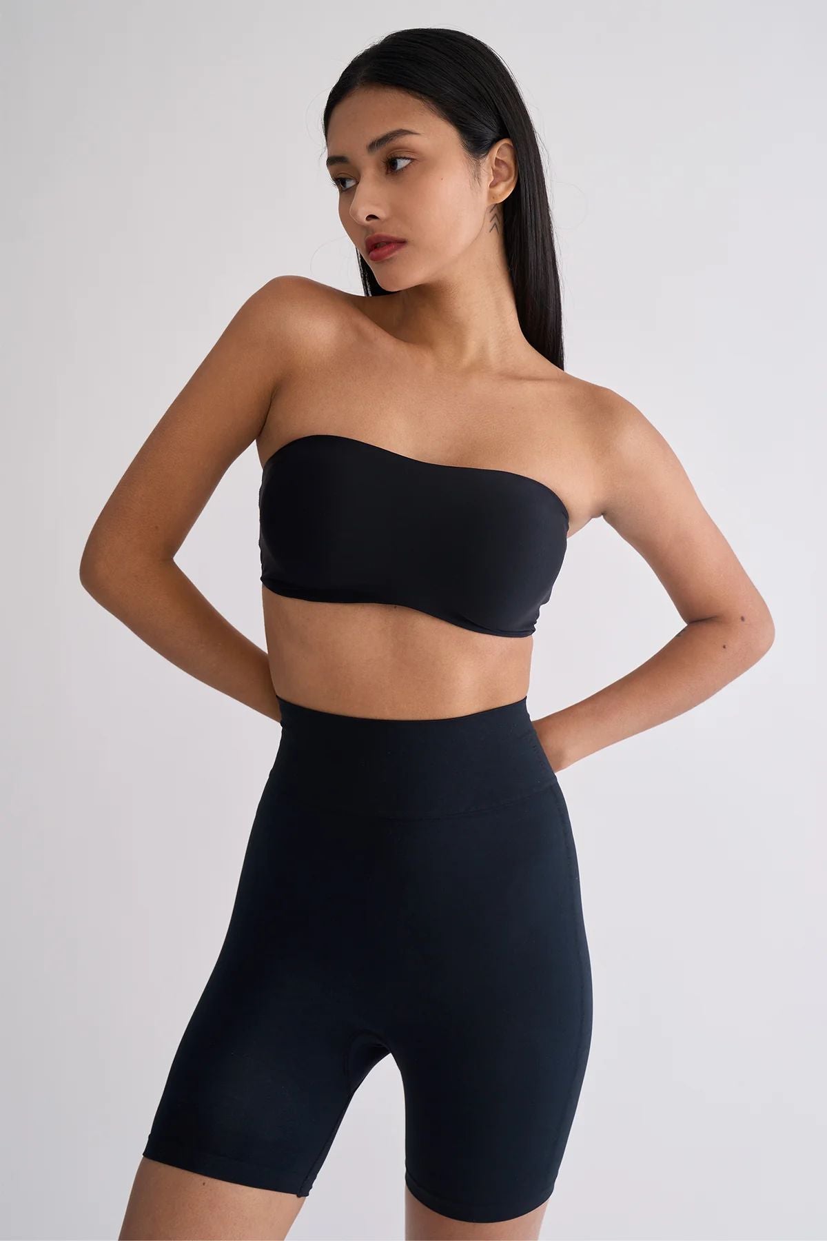 MID WAIST SCULPING SHORT (提臀收腹褲) By mumm - Milu