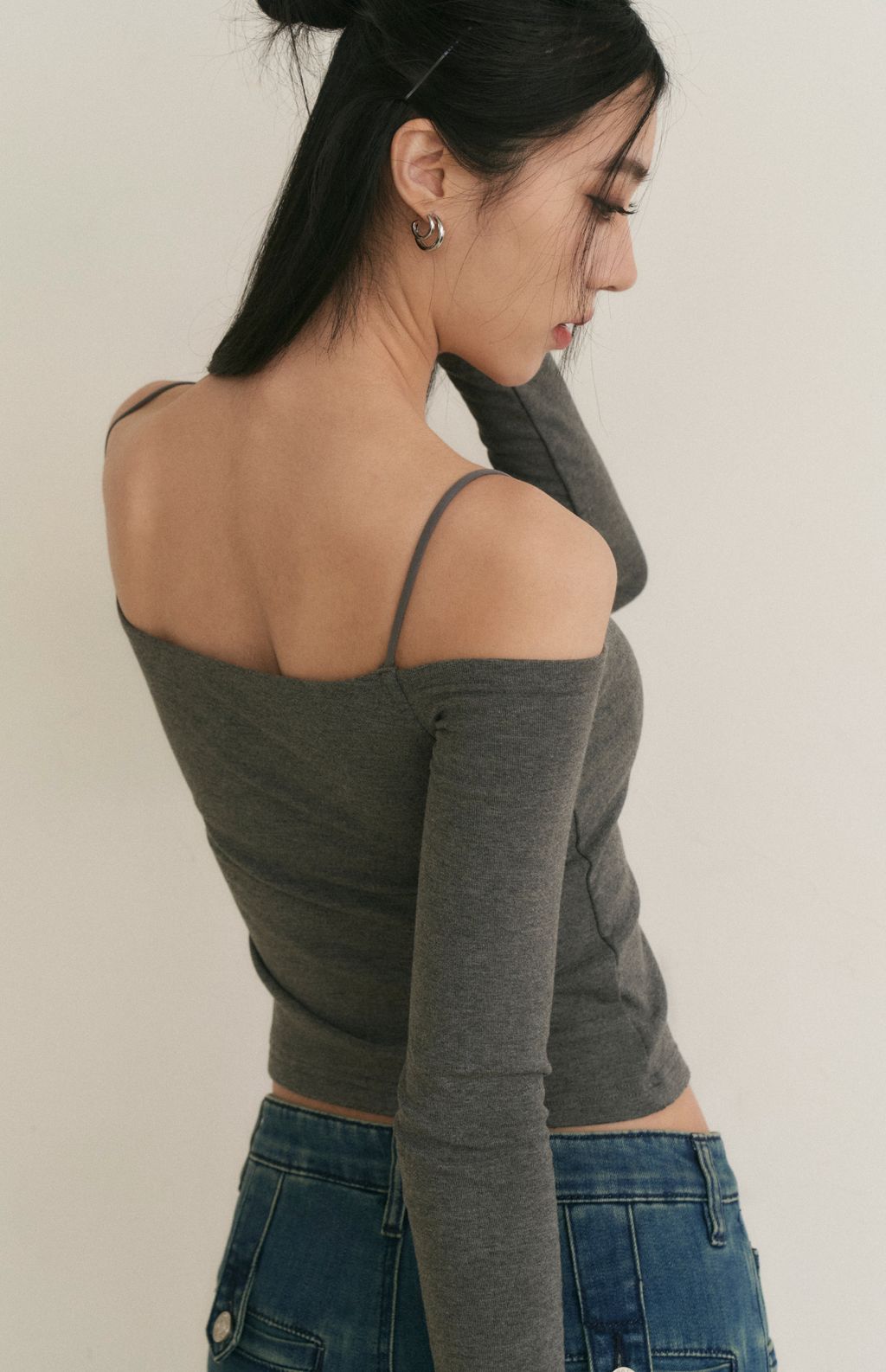 Cold Shoulder Long Sleeve Bra Top (露肩圓領長袖Bra Top) By Beigy - Milu