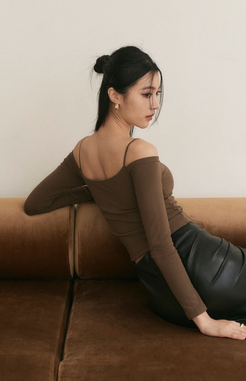 Cold Shoulder Long Sleeve Bra Top (露肩圓領長袖Bra Top) By Beigy - Milu