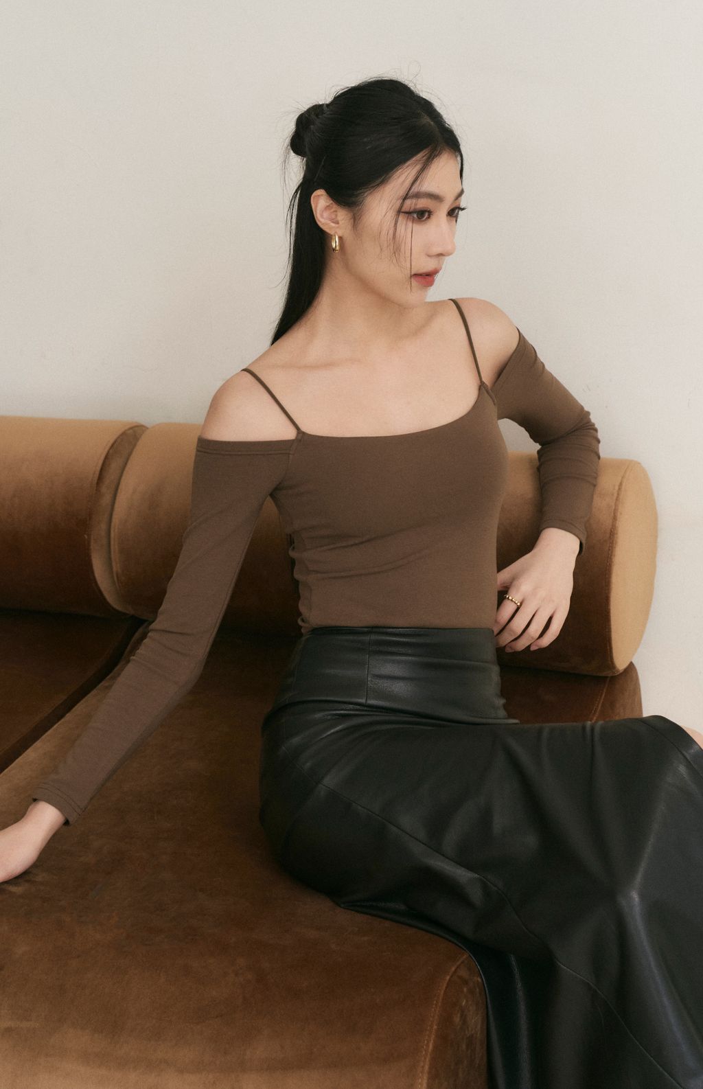 Cold Shoulder Long Sleeve Bra Top (露肩圓領長袖Bra Top) By Beigy - Milu