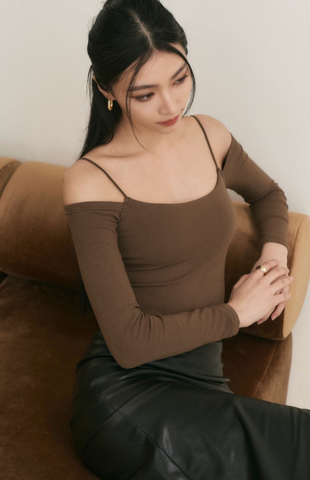 Cold Shoulder Long Sleeve Bra Top (露肩圓領長袖Bra Top) By Beigy - Milu