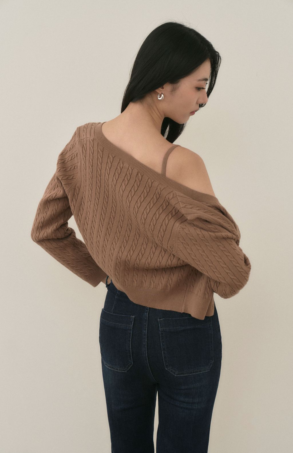 Round Neck Cable Cardigan (麻花針織圓領外套) By Beigy - Milu
