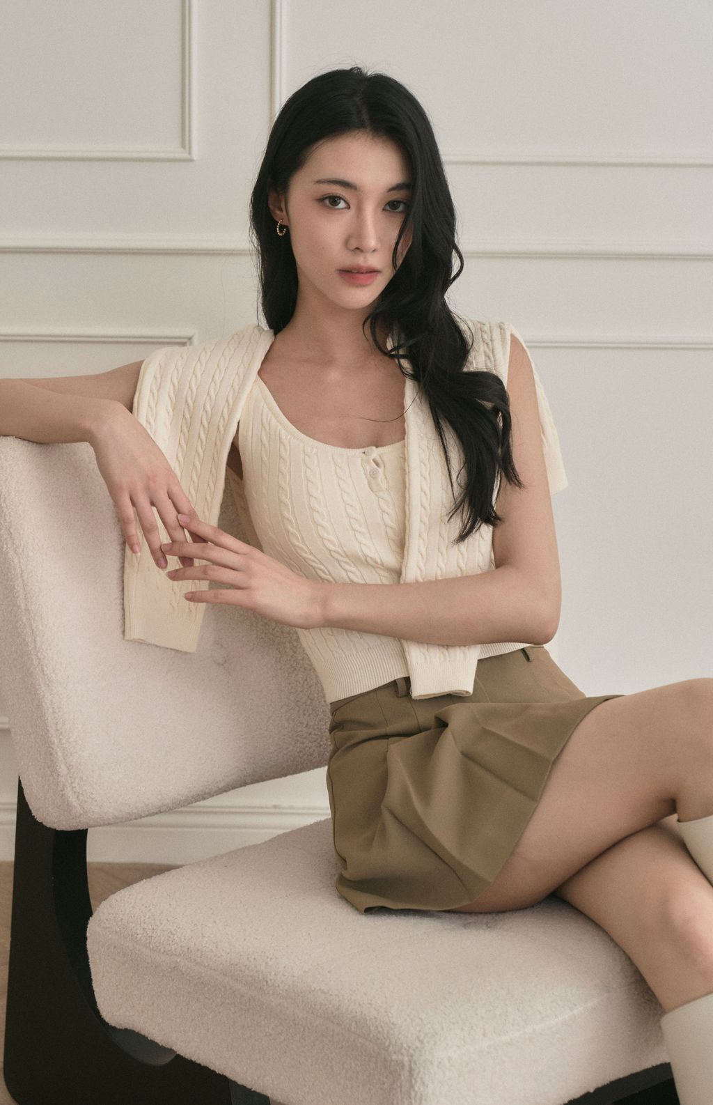 Round Neck Cable Cardigan (麻花針織圓領外套) By Beigy - Milu