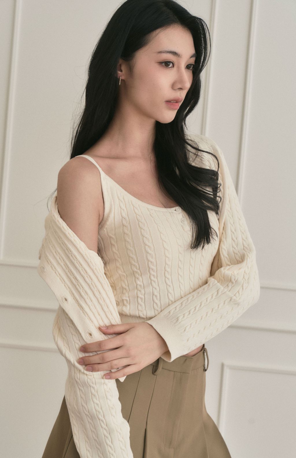 Round Neck Cable Cardigan (麻花針織圓領外套) By Beigy - Milu