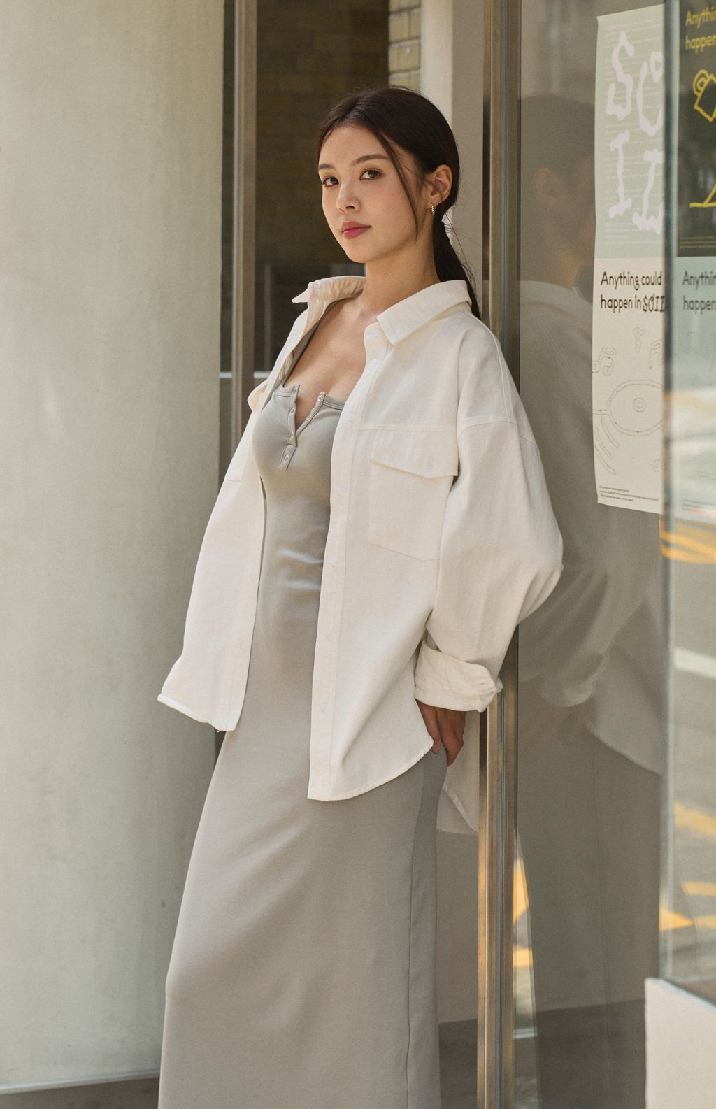 Denim Shirt With Flap Pockets <br/>率性前口袋牛仔襯衫