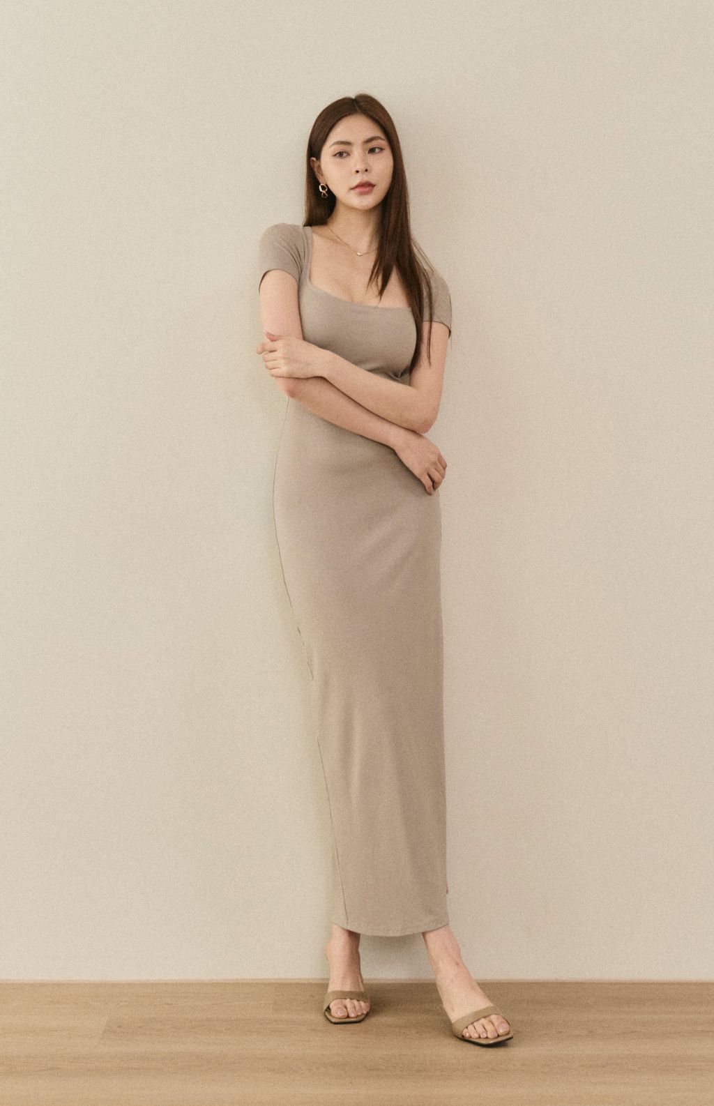 Square Neck Back Slit Bra Dress<br/>方領美背後開衩Bra Dress