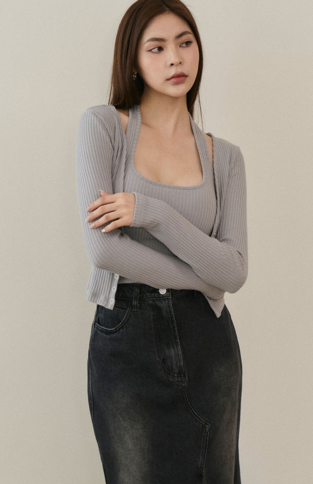 Thin Rib Knit Snap Button Cardigan<br/>坑條薄針織暗釦V領外套