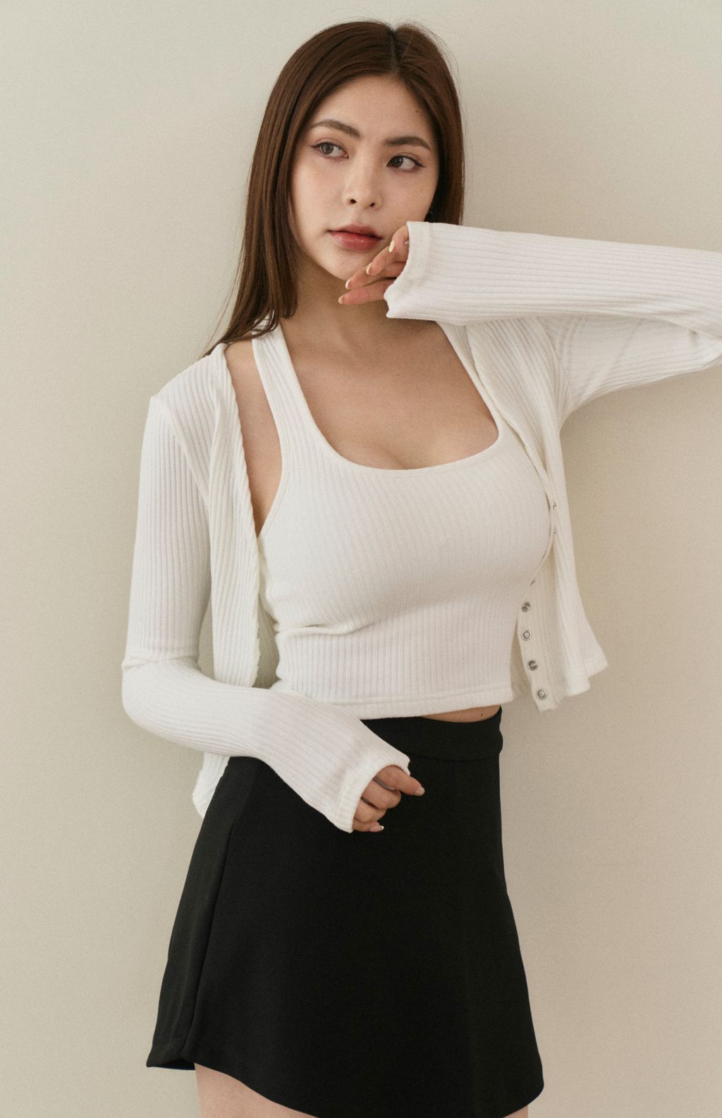 Thin Rib Knit Snap Button Cardigan<br/>坑條薄針織暗釦V領外套
