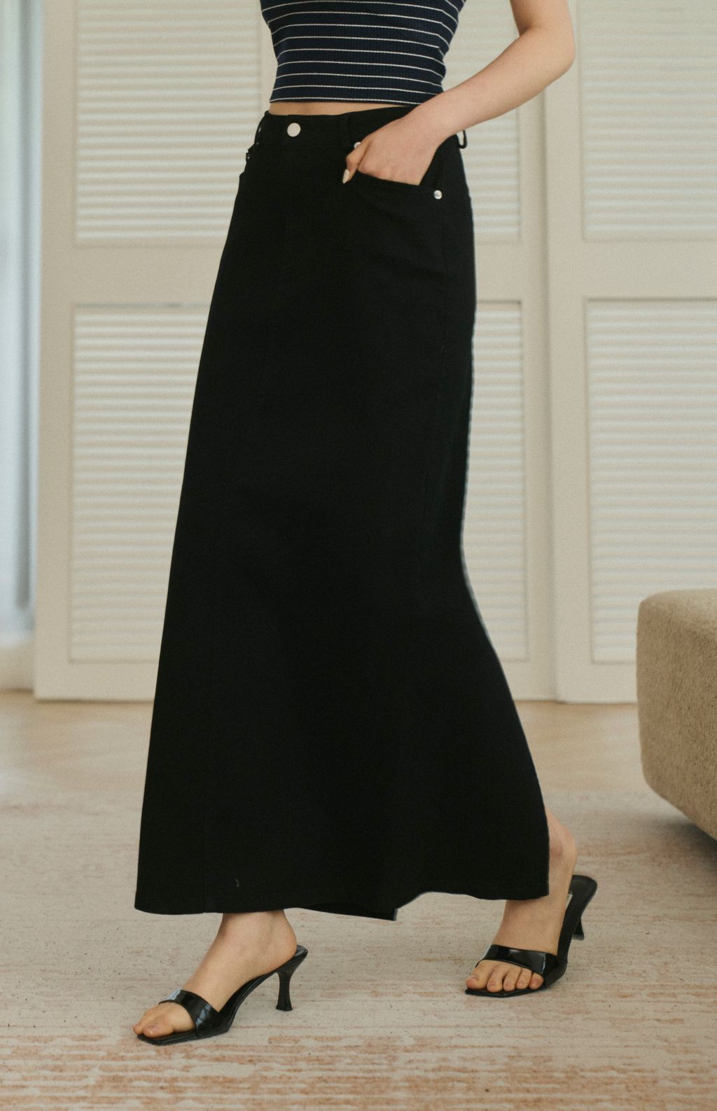 Back Slit Denim Long Skirt<br/>法式極簡後開衩牛仔裙