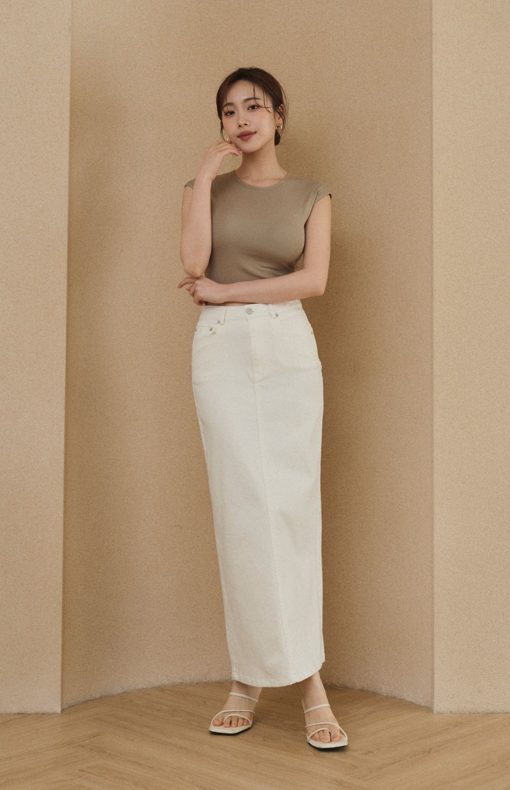 Back Slit Denim Long Skirt<br/>法式極簡後開衩牛仔裙