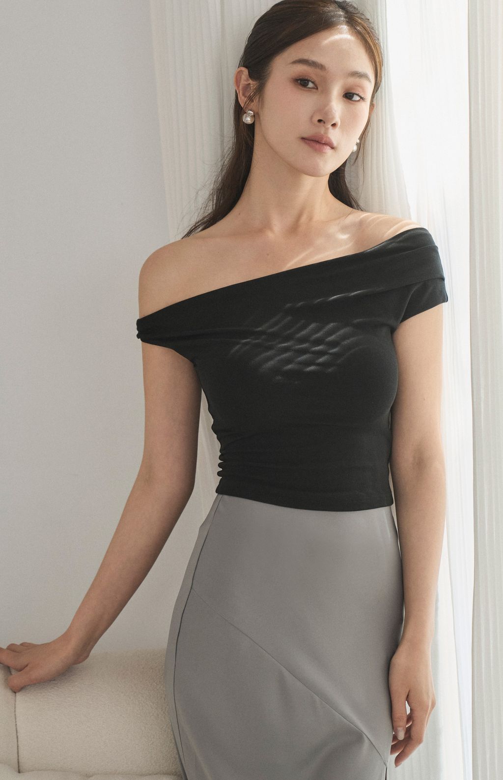Twist Asymmetric Off-Shoulder Bra Top<br/>扭結斜肩Bra Top