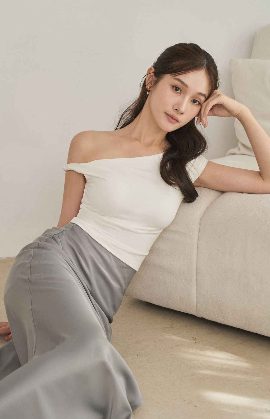 Twist Asymmetric Off-Shoulder Bra Top<br/>扭結斜肩Bra Top