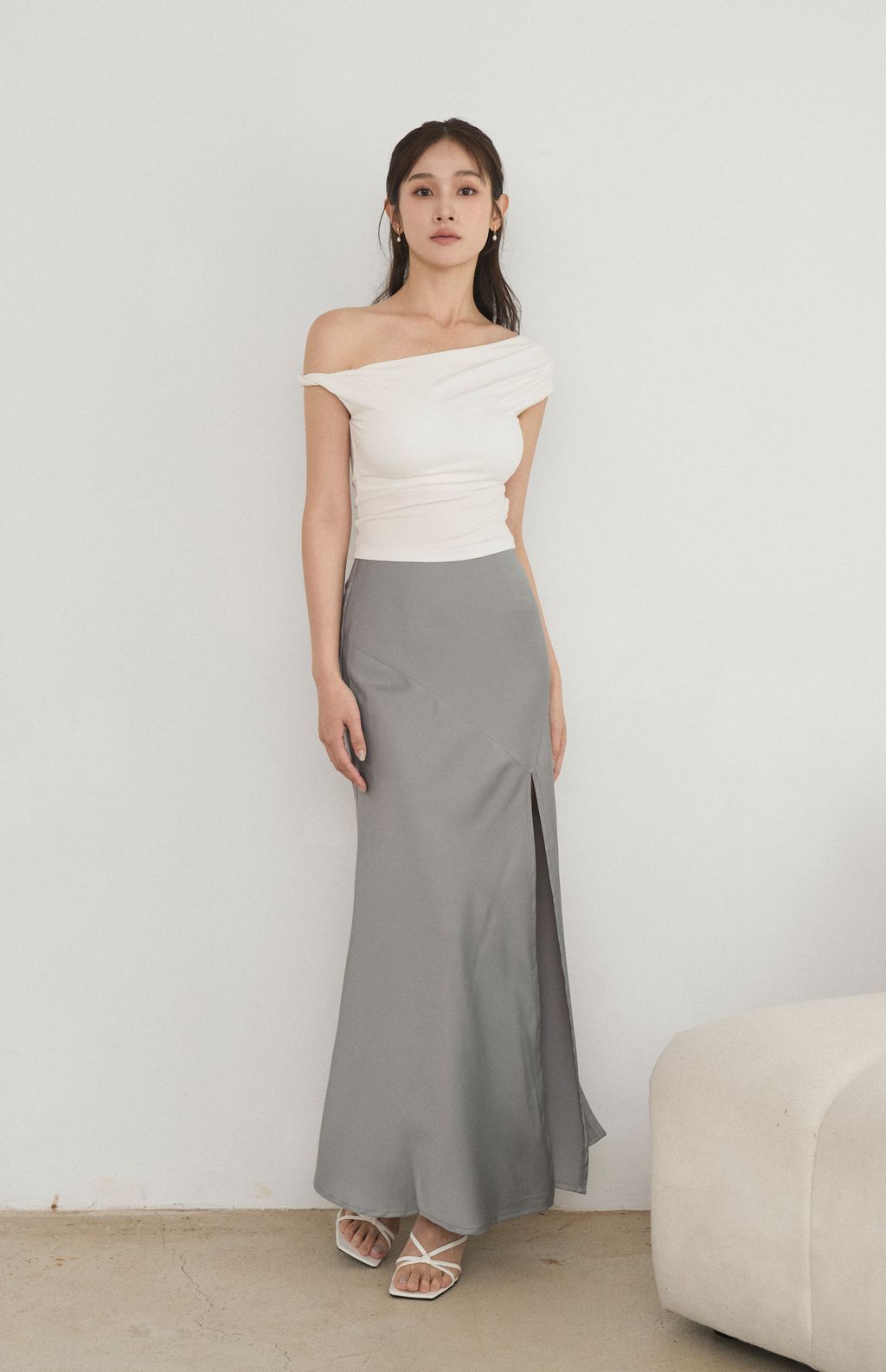 Twist Asymmetric Off-Shoulder Bra Top<br/>扭結斜肩Bra Top