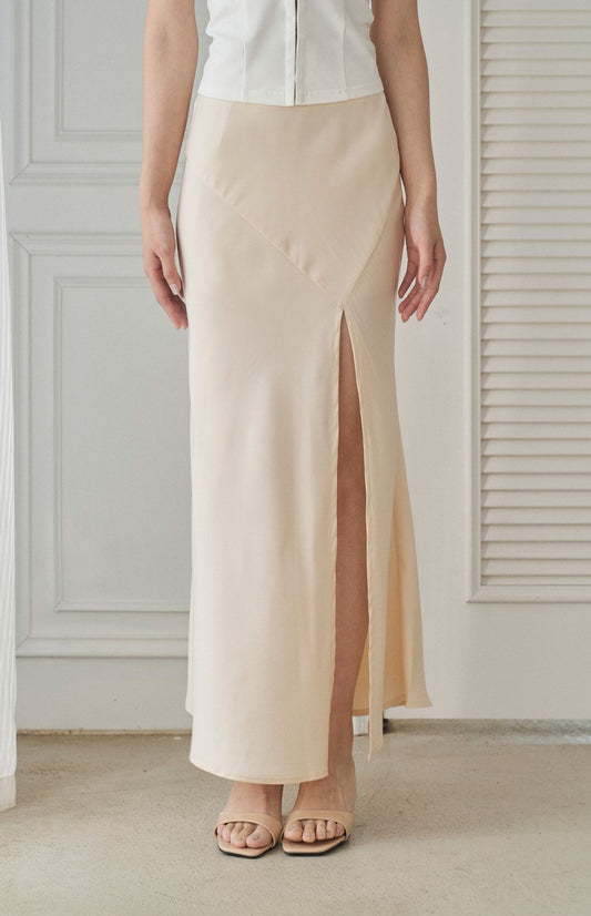 Satin Side Slit Long Skirt<br/>修身緞面開衩長裙 By Beigy - Milu