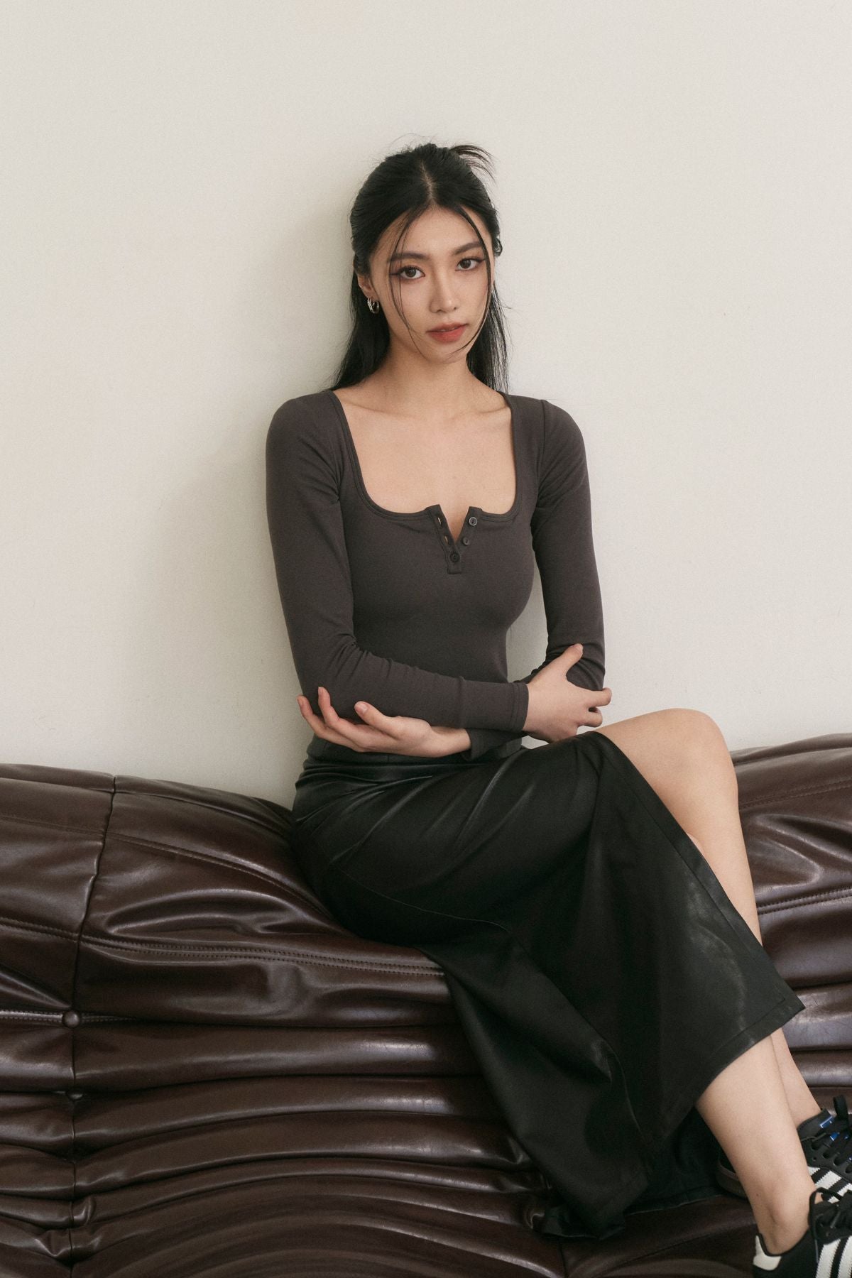 Front Slit Leather Long Skirt (質感前開衩皮長裙) By Beigy - Milu
