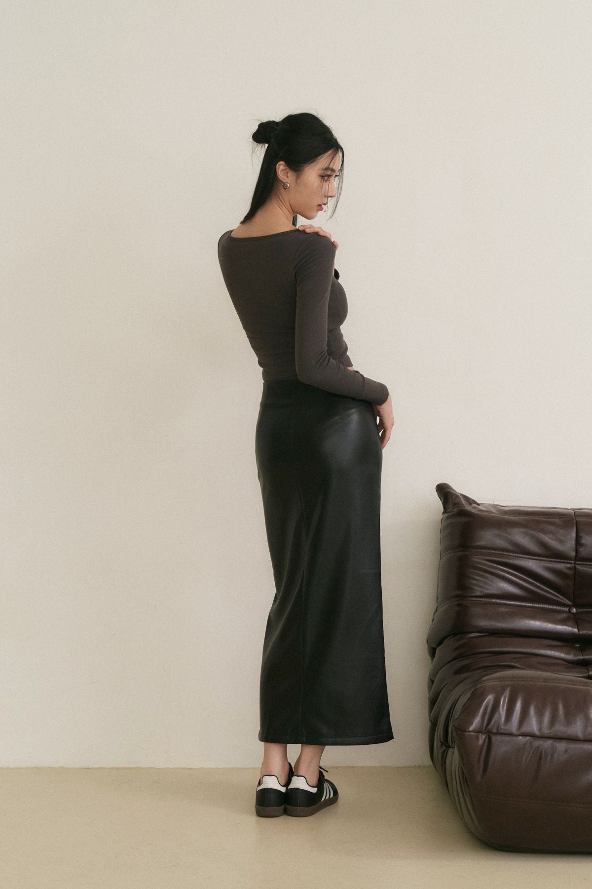 Front Slit Leather Long Skirt (質感前開衩皮長裙) By Beigy - Milu