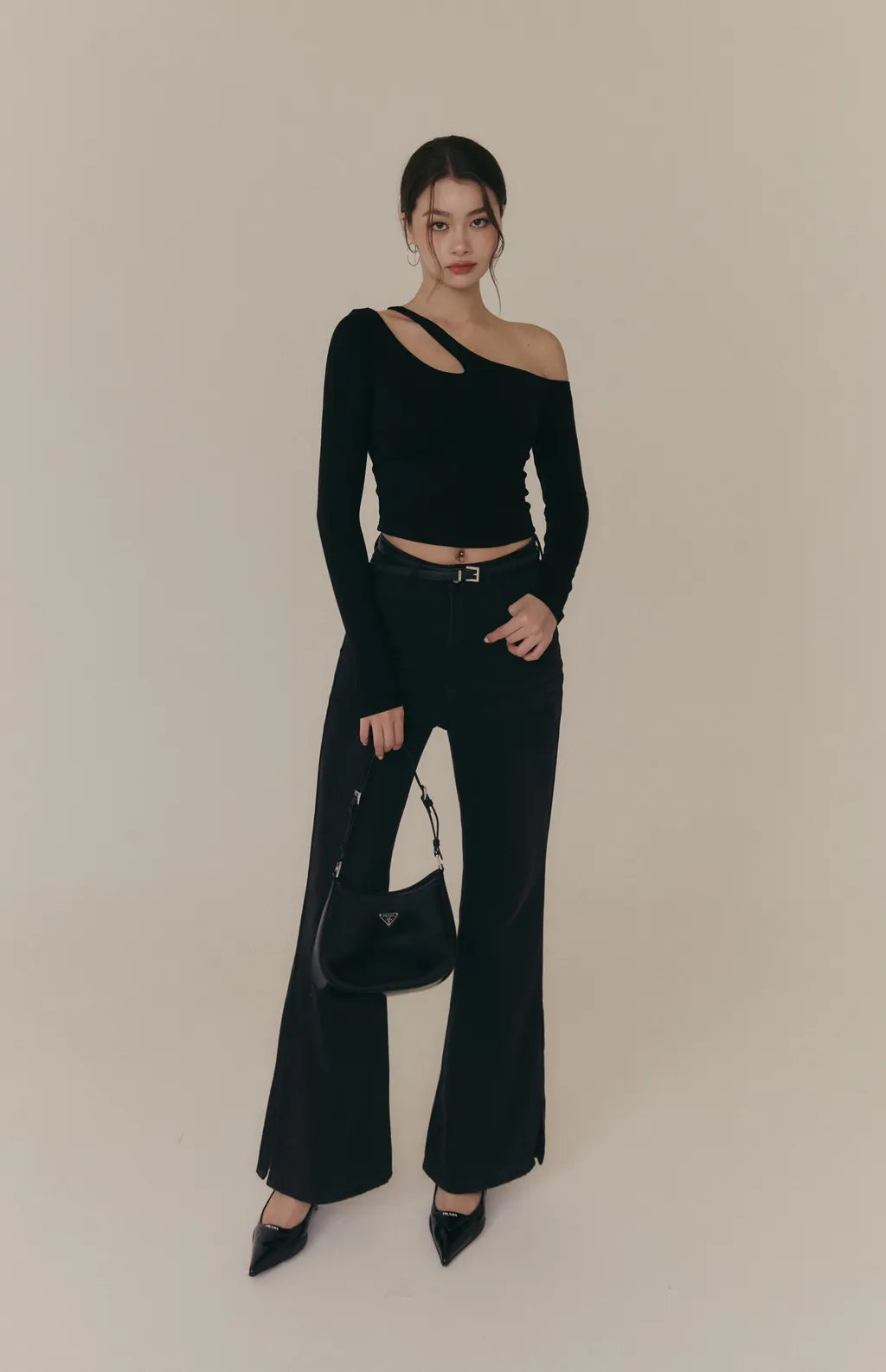 Cozy Wool-Blend One Shoulder Long Sleeve Bra Top<br/>羊毛暖絨不對稱簍空長袖Bra Top