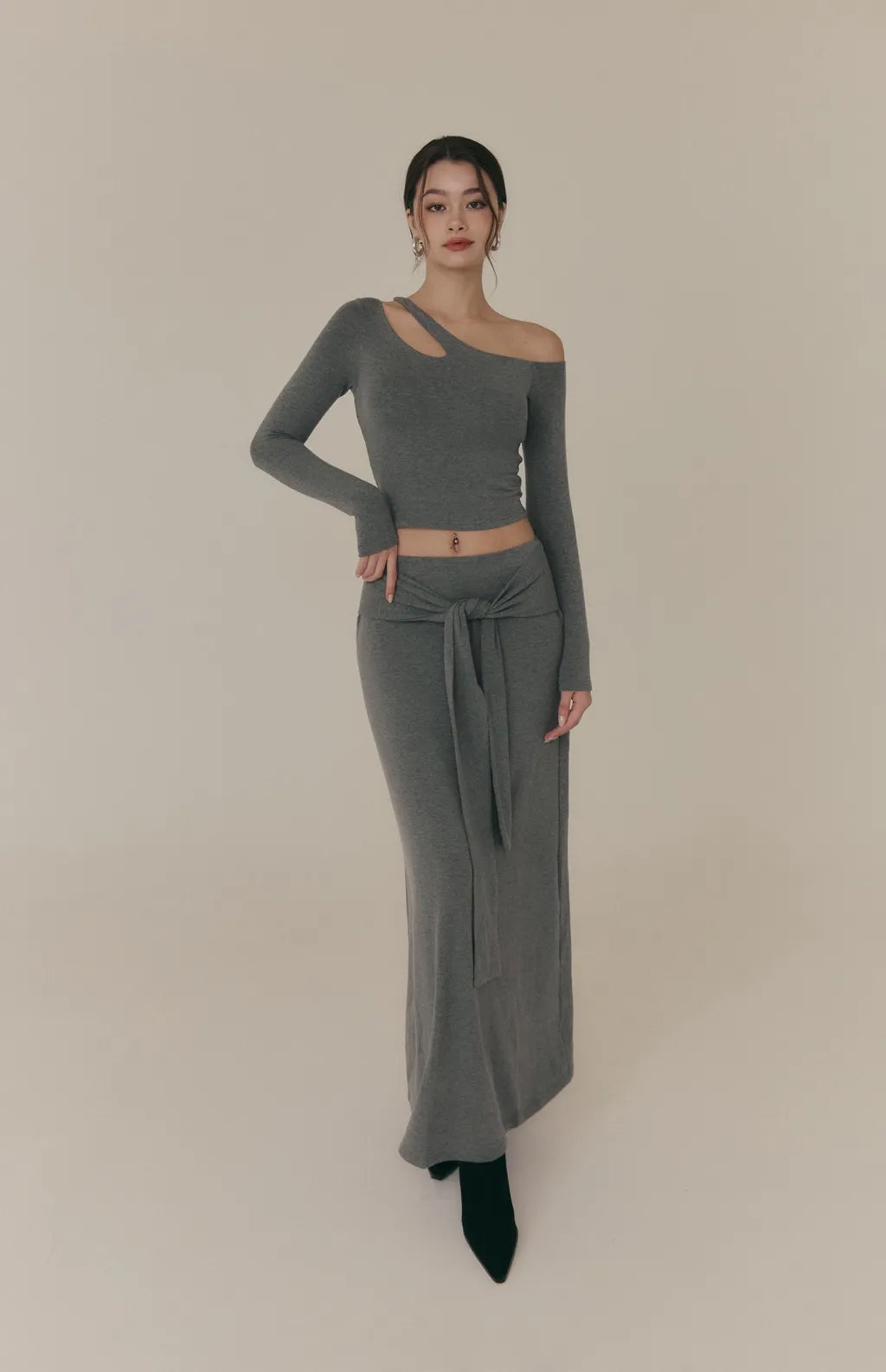 (現貨) Cozy Wool-Blend One Shoulder Long Sleeve Bra Top<br/>羊毛不對稱簍空長袖Bra Top -【L】