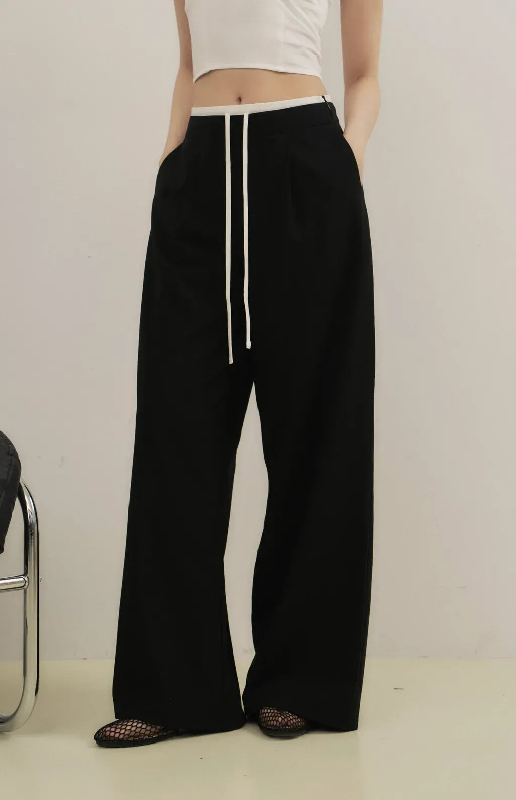 Drawstring Flared Chino<br/>抽繩撞色落地西裝褲