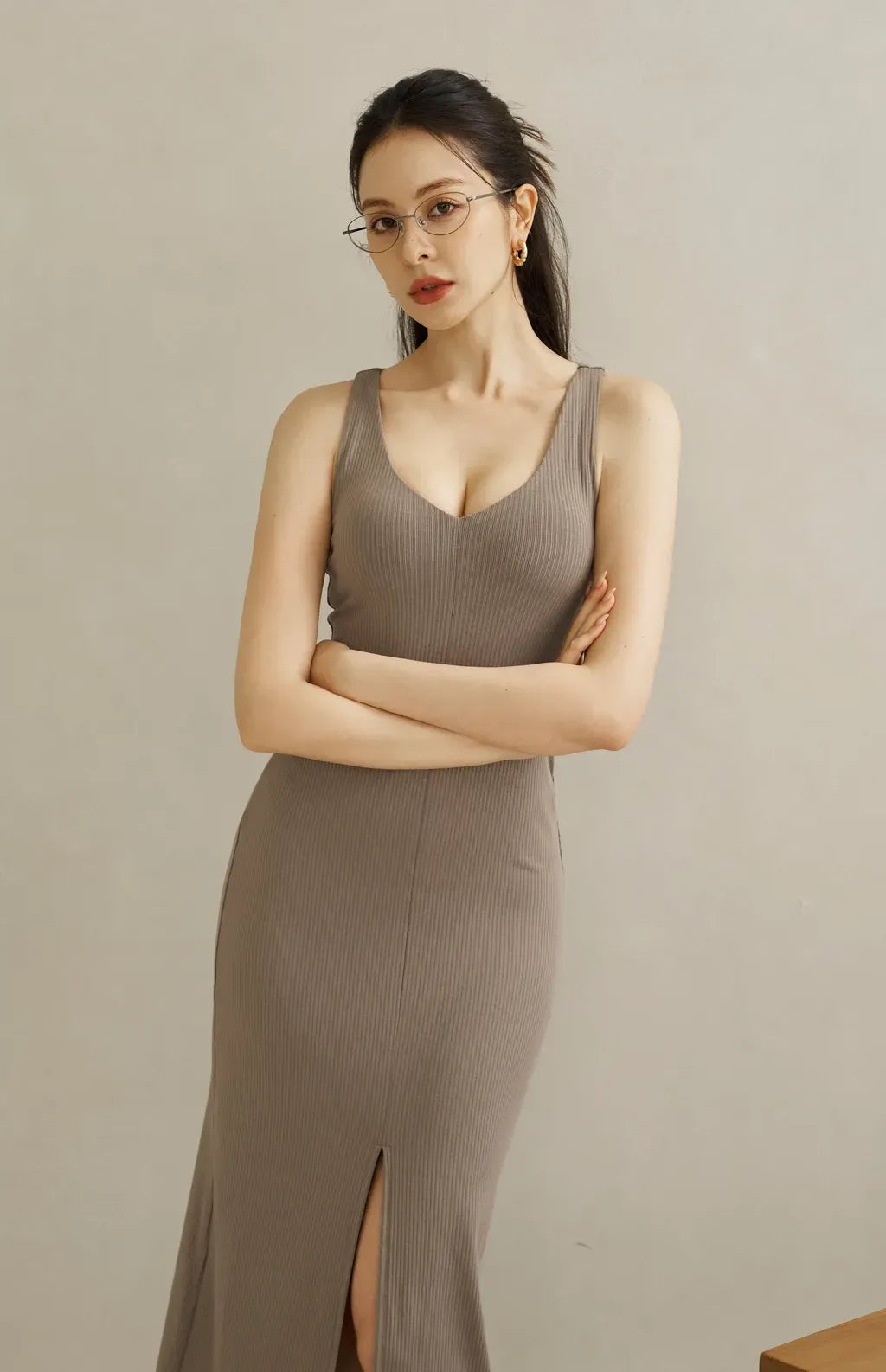 Rib Knit V-Neck Bra Dress<br/>坑條V領美胸前開衩Bra Dress
