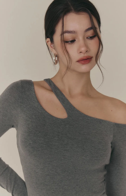 Cozy Wool-Blend One Shoulder Long Sleeve Bra Top<br/>羊毛不對稱簍空長袖Bra Top