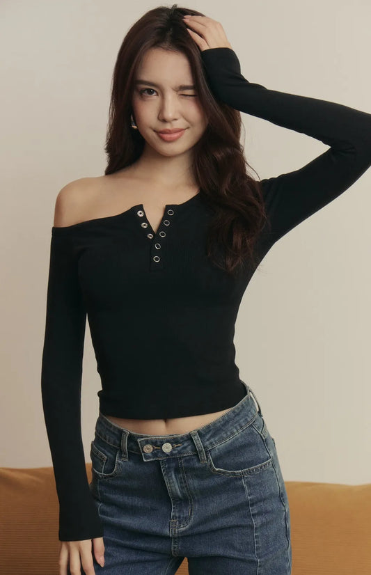 Off-Shoulder Buttoned Long-Sleeve Bra Top<br/>斜肩可開釦長袖Bra Top