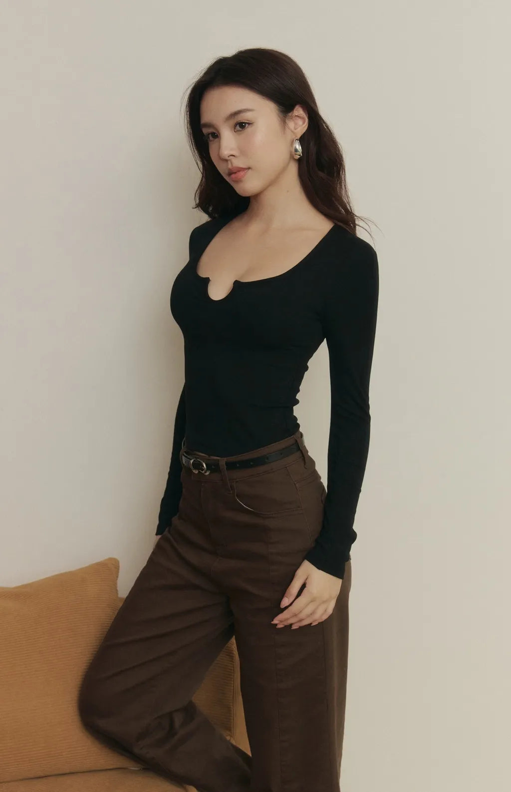 Ring-Button Long-Sleeve Bra Top<br/>心機開釦鏤空磨毛長袖Bra Top