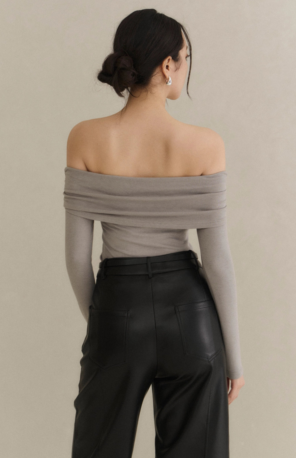 (最後現貨) Draped Off-Shoulder Side-Ruched Sueded Bra Top<br/>平口翻領側抓皺磨毛長袖Bra Top -【XS、M】