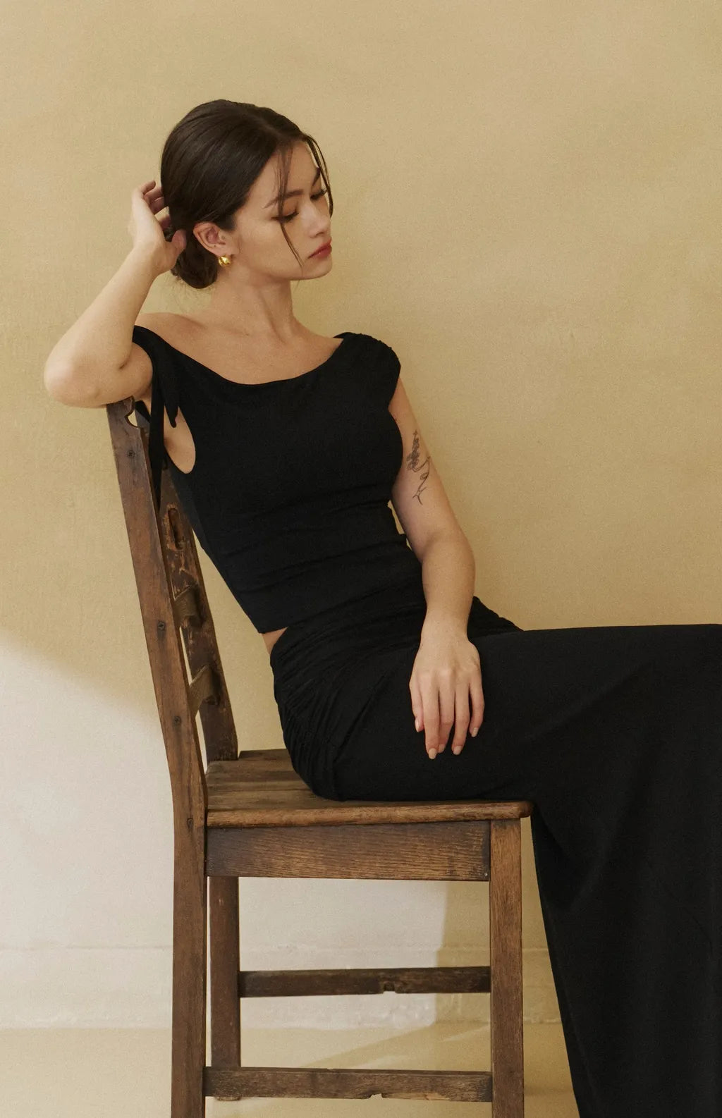 One-Shoulder Ruched Knot Tie Bra Top<br/>單肩抓皺褶綁帶Bra Top