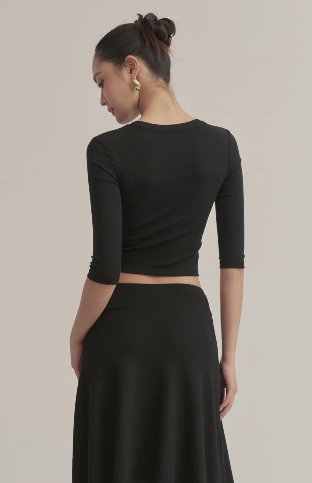 Ribbed V-Neck 3/4 Sleeve Crop Bra Top<br/>柔彈羅紋V領七分袖Bra Top