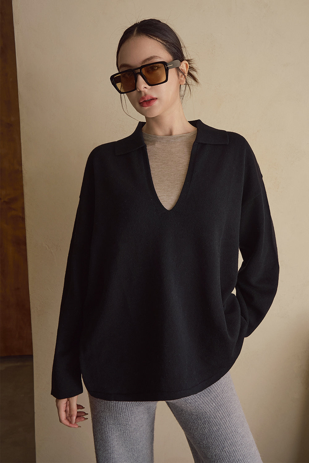 V-Neck Wool Sweater (大V翻領羊毛衣)