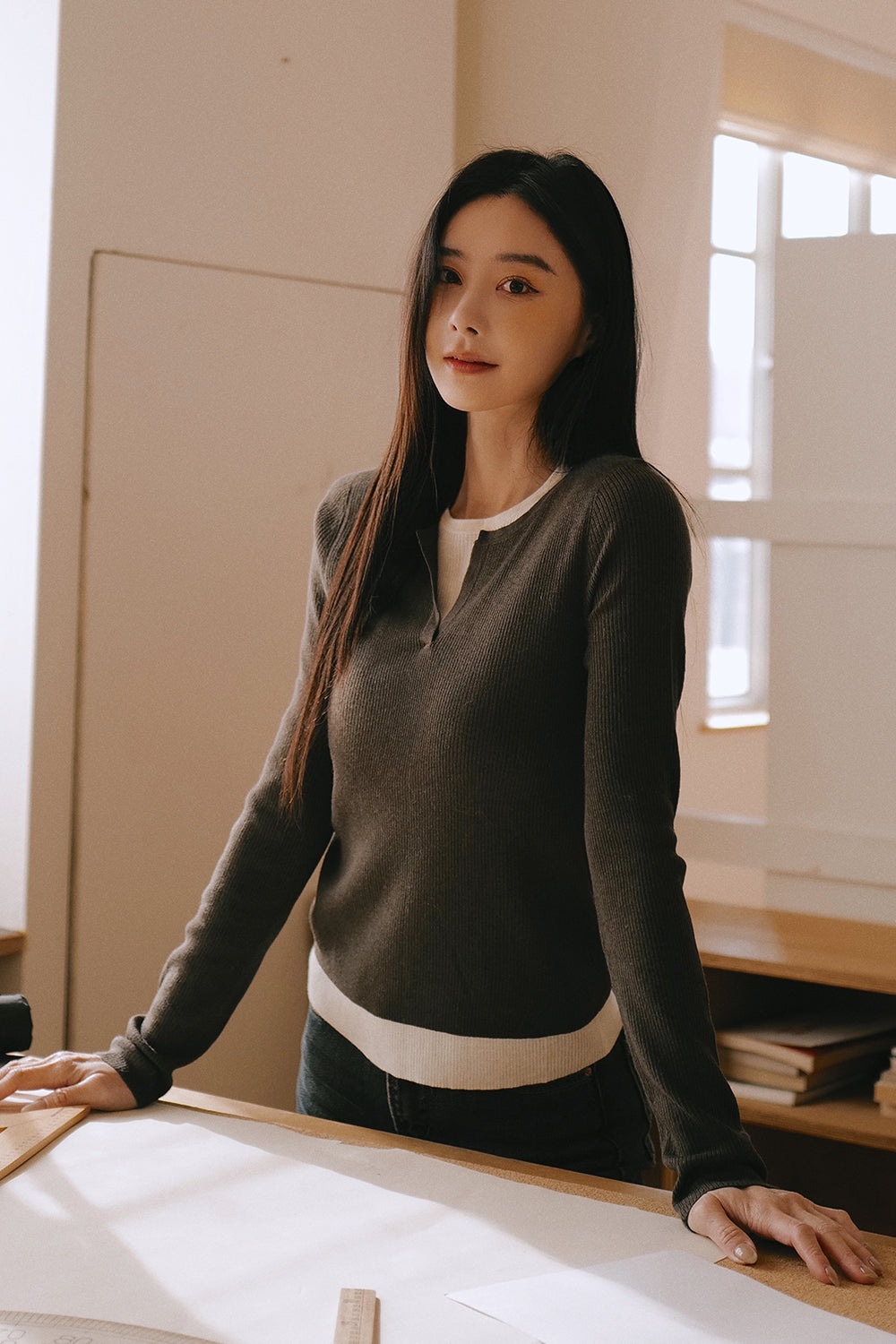 Faux Two-Piece V-Neck Sweater (假兩件V領長袖針織上衣)