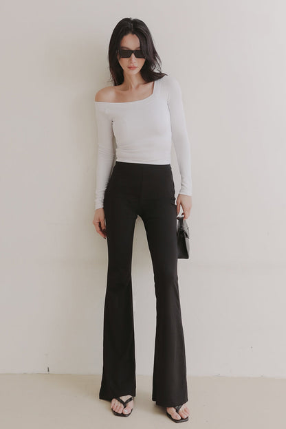 Elegant Rib Knit Asymmetric One-Shoulder Long Sleeve BraTop (一見鍾情羅紋露肩長袖襯墊上衣)