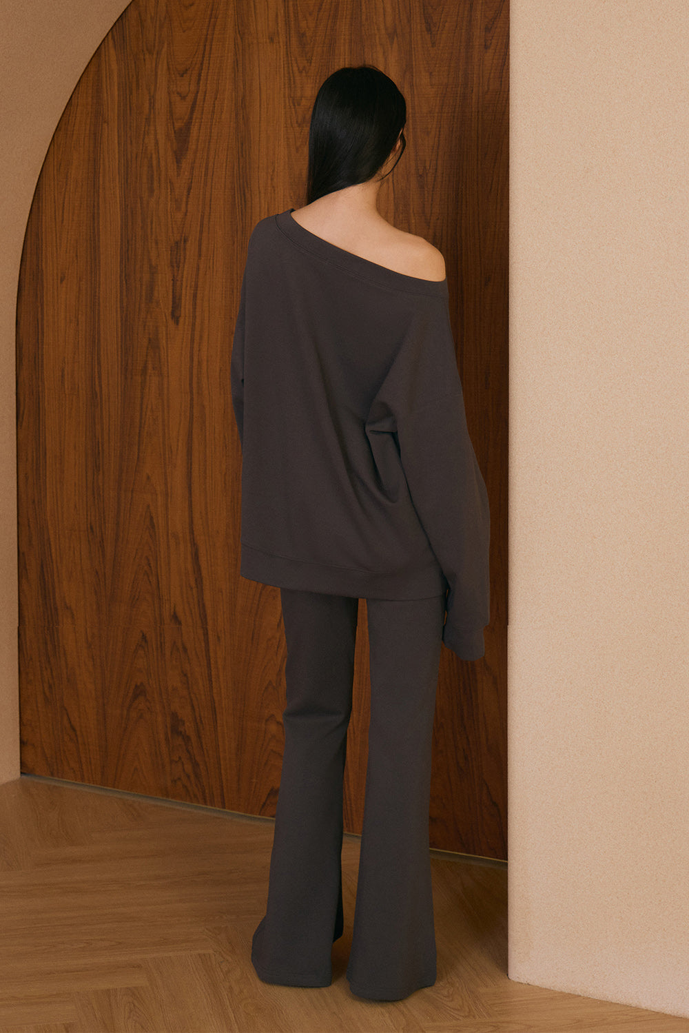 【預購】Off-Shoulder Long Sleeve Top (露肩長袖上衣)