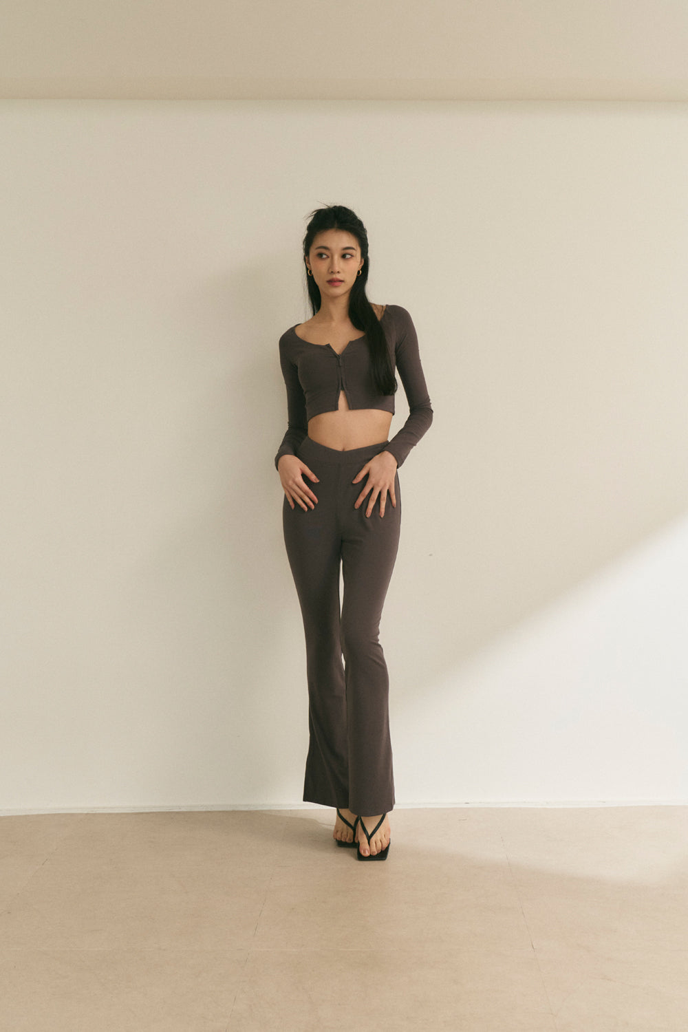 V-Waist Flare Pants (內磨毛秋款-V型腰瘦彈力微喇長褲)