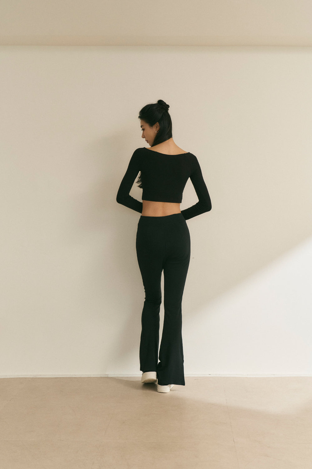 V-Waist Flare Pants (內磨毛秋款-V型腰瘦彈力微喇長褲)