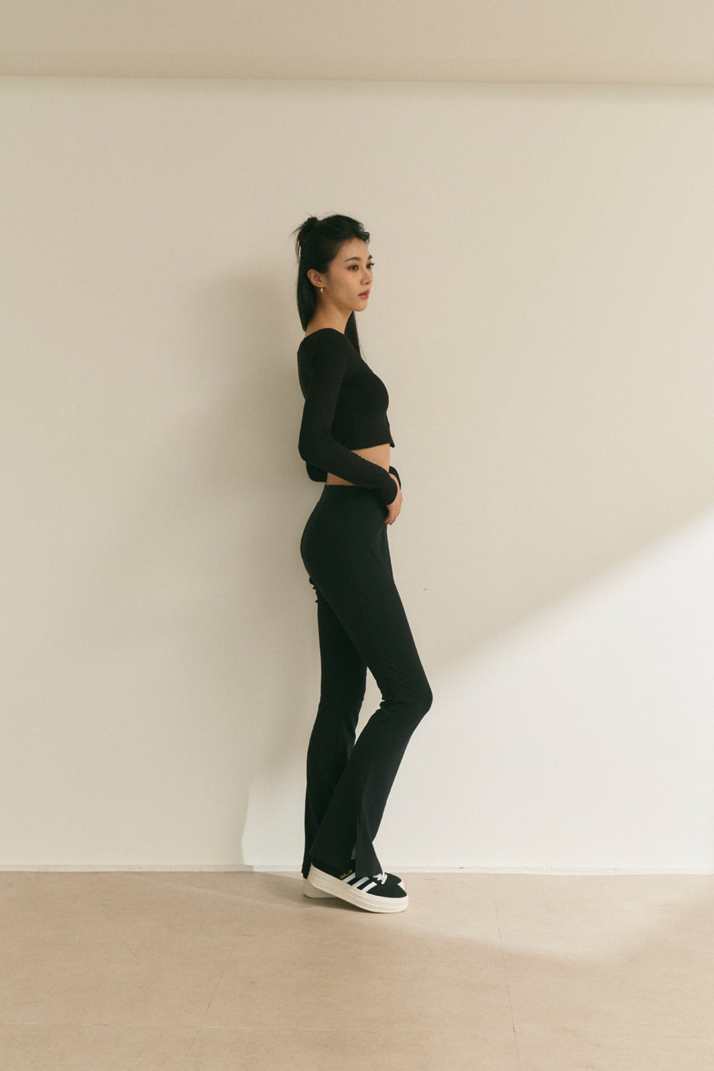 V-Waist Flare Pants (內磨毛秋款-V型腰瘦彈力微喇長褲)