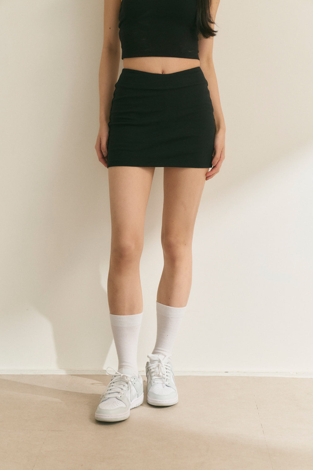 【預購】V-Waist Close-Fitting Skort (V型腰瘦彈力貼身短褲裙)