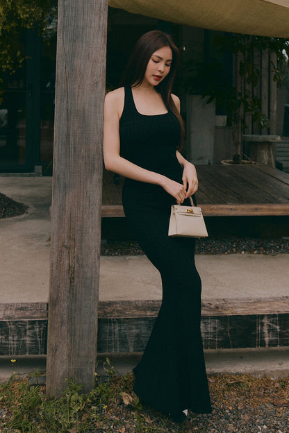 Afternoon Walk Knit Halter Fishtail Maxi Bra Dress <br/>午後漫步麻花繞脖魚尾襯墊長洋裝