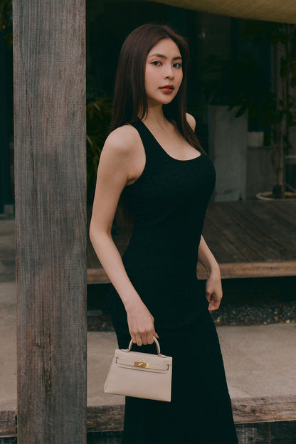 Afternoon Walk Knit Halter Fishtail Maxi Bra Dress <br/>午後漫步麻花繞脖魚尾襯墊長洋裝