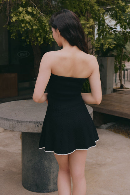 Afternoon Walk Knit Ripple Trim Strapless Flare Mini Bra Dress <br/>午後漫步麻花花邊平口襯墊短洋裝
