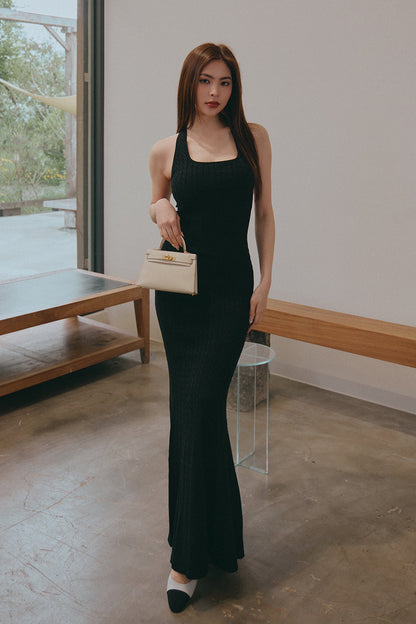 Afternoon Walk Knit Halter Fishtail Maxi Bra Dress <br/>午後漫步麻花繞脖魚尾襯墊長洋裝