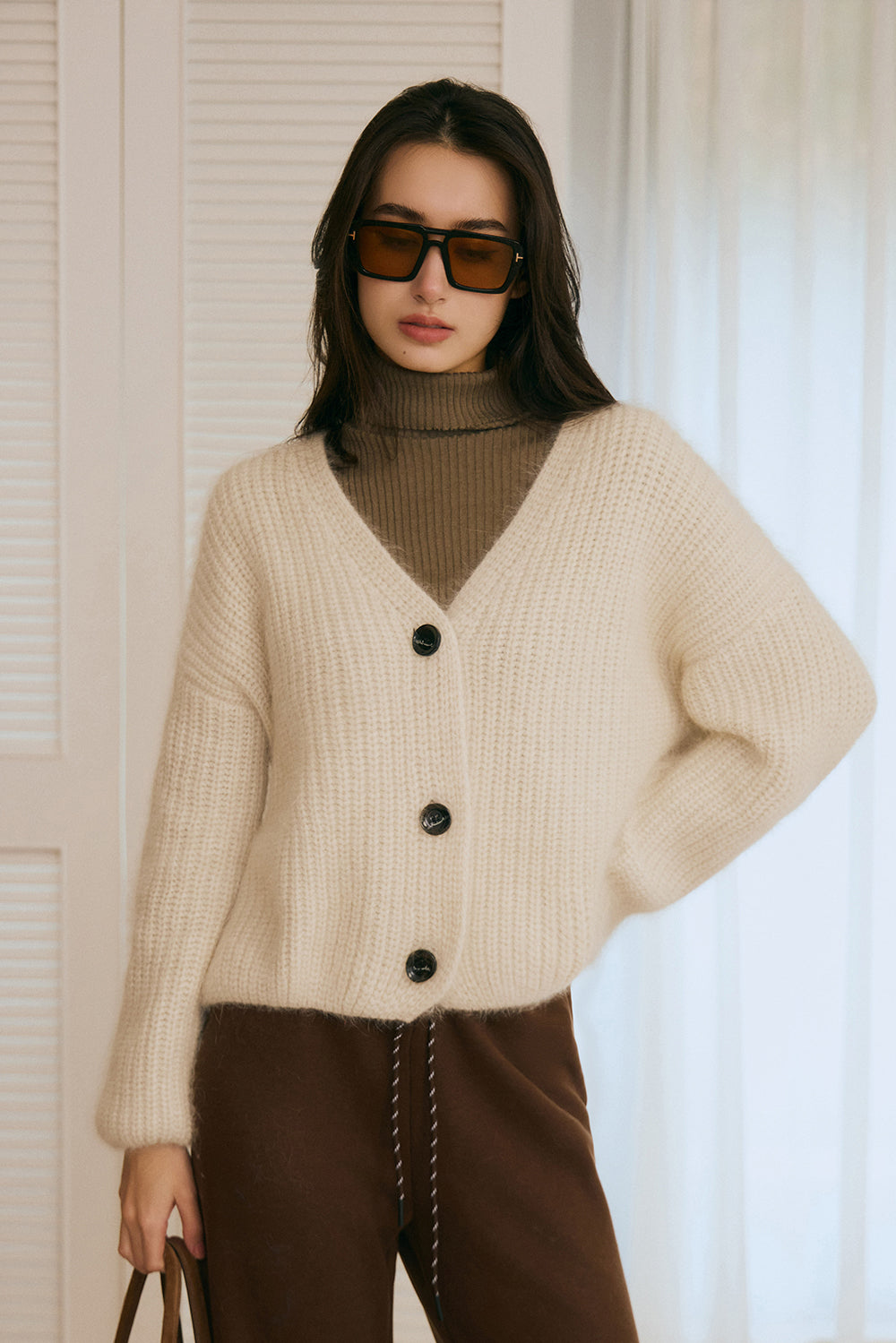 【預購】V-Neck Knit Cardigan (Ｖ領排扣針織外套)